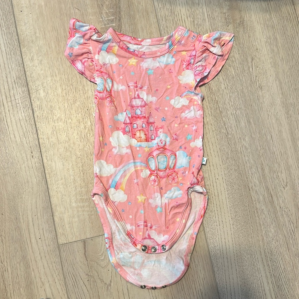 Posh Peanut castle print bodysuit with ruffle sleeves size 6-12 months